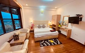 Hotel In Manali With Mountain View Near Mall Road