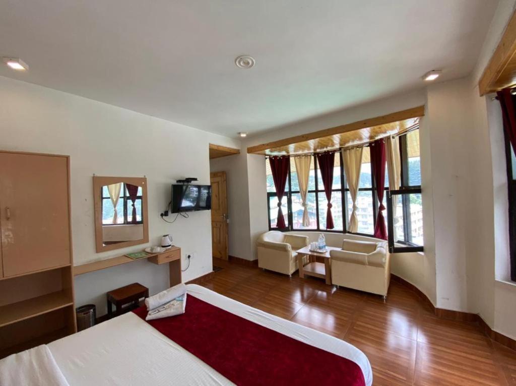 Hotel In Manali With Mountain View Near Mall Road Экстерьер фото